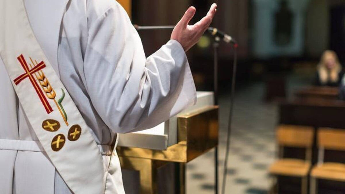 I REATI NASCOSTI DEI PRETI ITALIANI: OLTRE 130 HANNO ABUSATO DI MINORI
