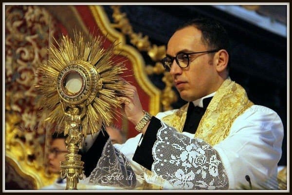 Le chat shock nella sentenza Rugolo, i giudici: “Contesto predatorio di 2 uomini di chiesa”