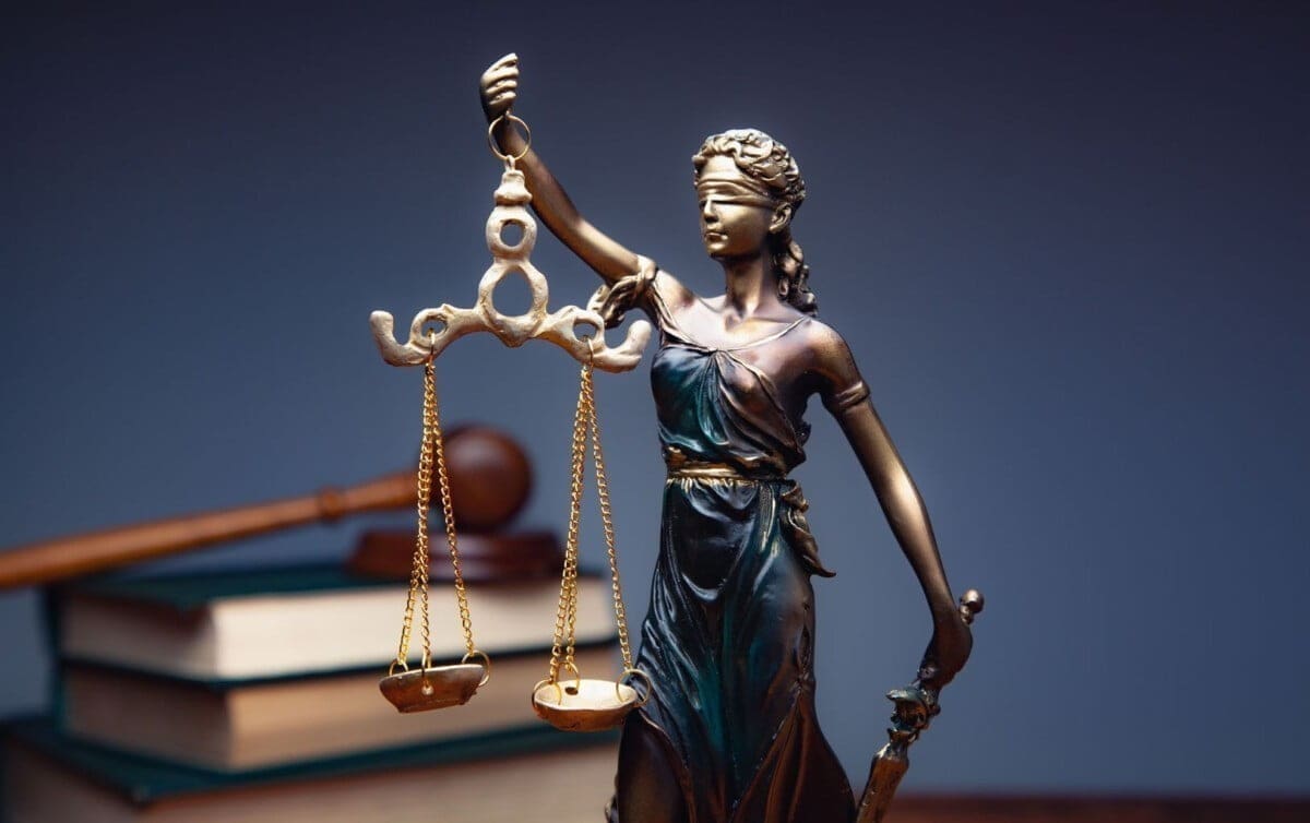 LA LEGGE PENALE E LA “GIUSTIZIA” CANONICA NON AGEVOLANO IL CONTRASTO ALLA PEDOFILIA