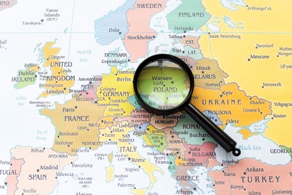 Abusi, in Polonia puniti due vescovi negligenti. In Germania “time out” al vescovo di Amburgo
