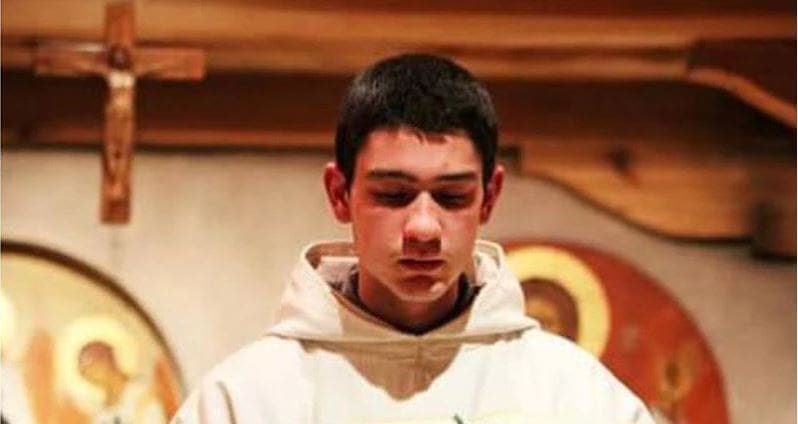 Il monastero dell’orrore: cruda storia del giovane maltrattato da due sacerdoti nel Cristo Orante