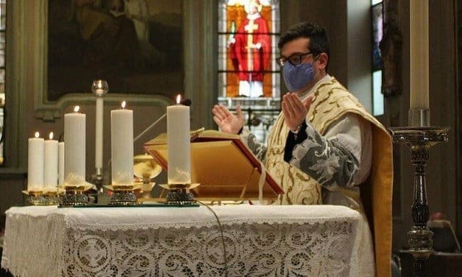 Don Tempesta arrestato per abusi su minori, il sacerdote campanaro sorvegliato dalla Curia. Ma lui: finito in trappola