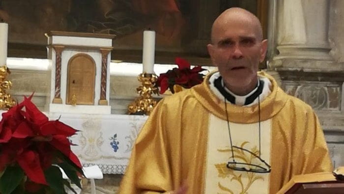 Messaggi e regali costosi, don Livio in carcere in attesa di essere interrogato