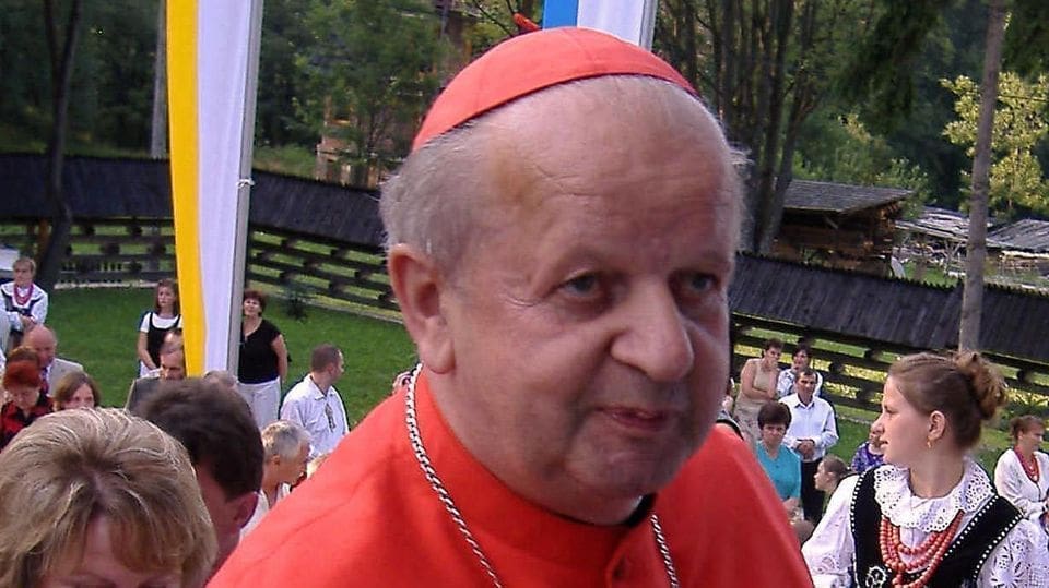 Pedofilia: si aggrava la posizione del card. Dziwisz. La Chiesa polacca auspica un’indagine vaticana