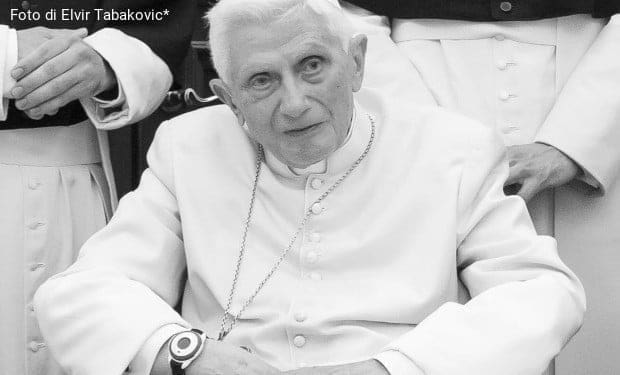 “Non c’ero, anzi sì”: Ratzinger corregge la sua memoria sul caso di un prete pedofilo a Monaco
