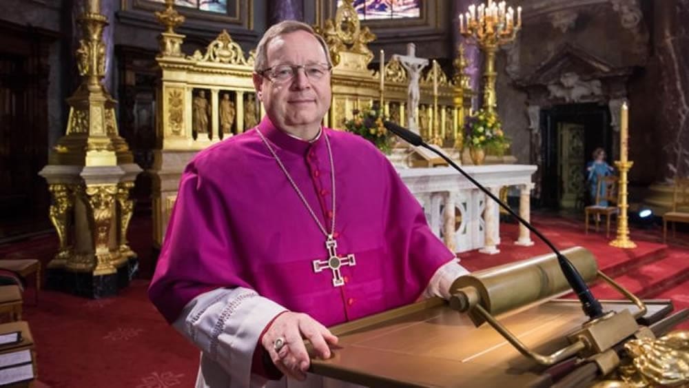 «Ratzinger chieda scusa per aver coperto un pedofilo»: richiesta choc daI presidente dei vescovi tedeschi