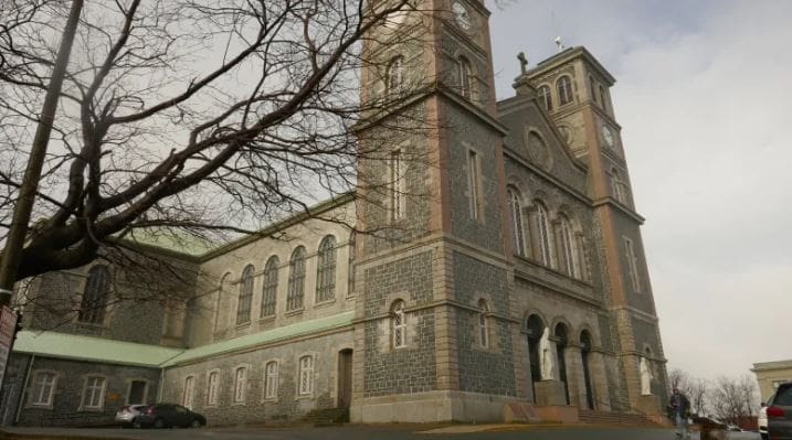 La corte approva la vendita di 43 proprietà della chiesa cattolica per risolvere le richieste delle vittime di abusi