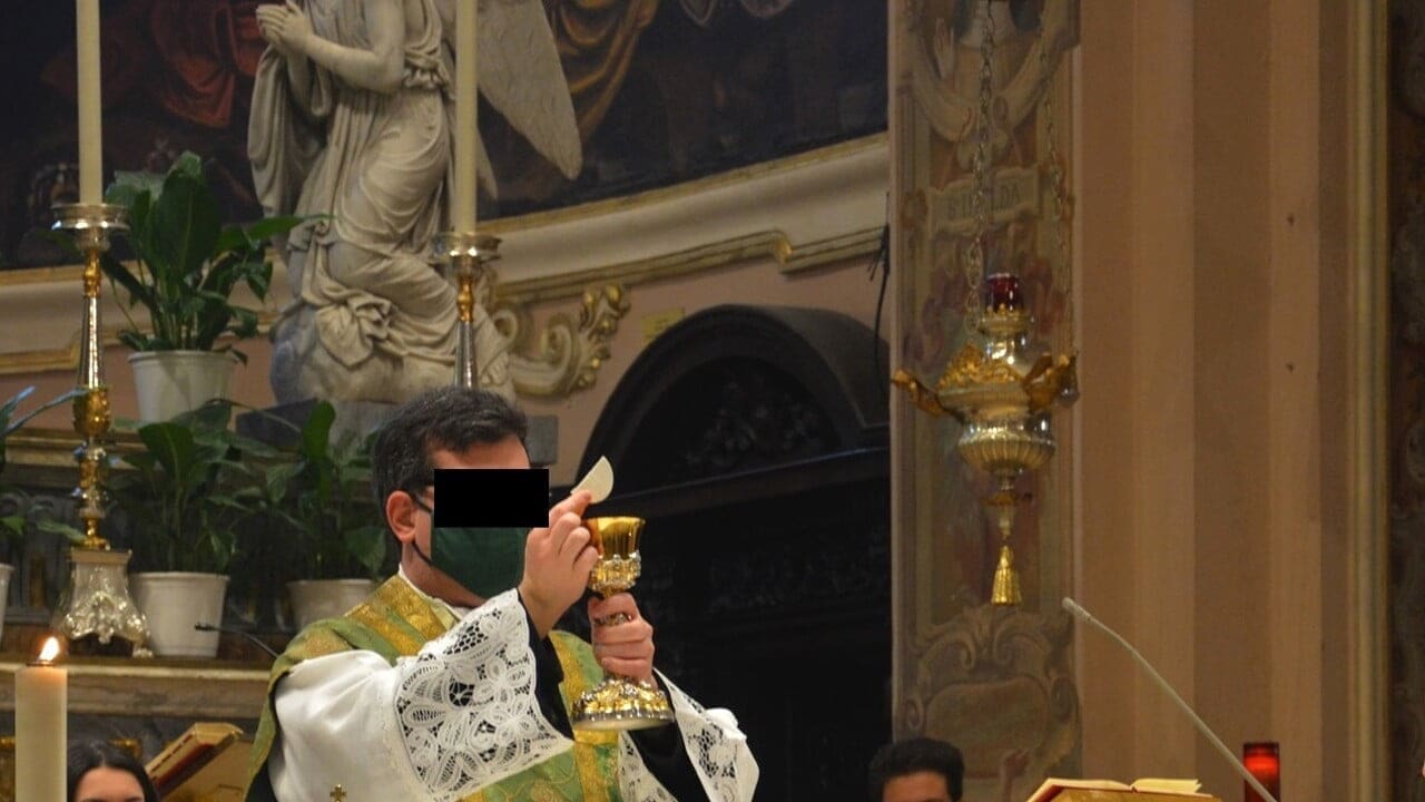 Abusi sessuali, don Tempesta è libero ma non può uscire dal comune in cui vive