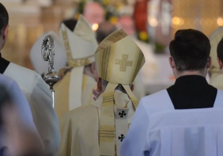 188 sacerdoti sospettati di aver commesso abusi sessuali su minori nelle diocesi cattoliche del Kansas dal 1950, afferma il procuratore generale