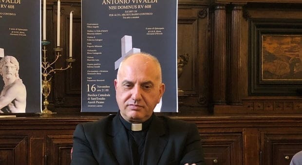 Video porno con minorenni sul suo computer, il vice parroco della cattedrale di Ascoli, Alberto Bastoni, finisce sotto processo