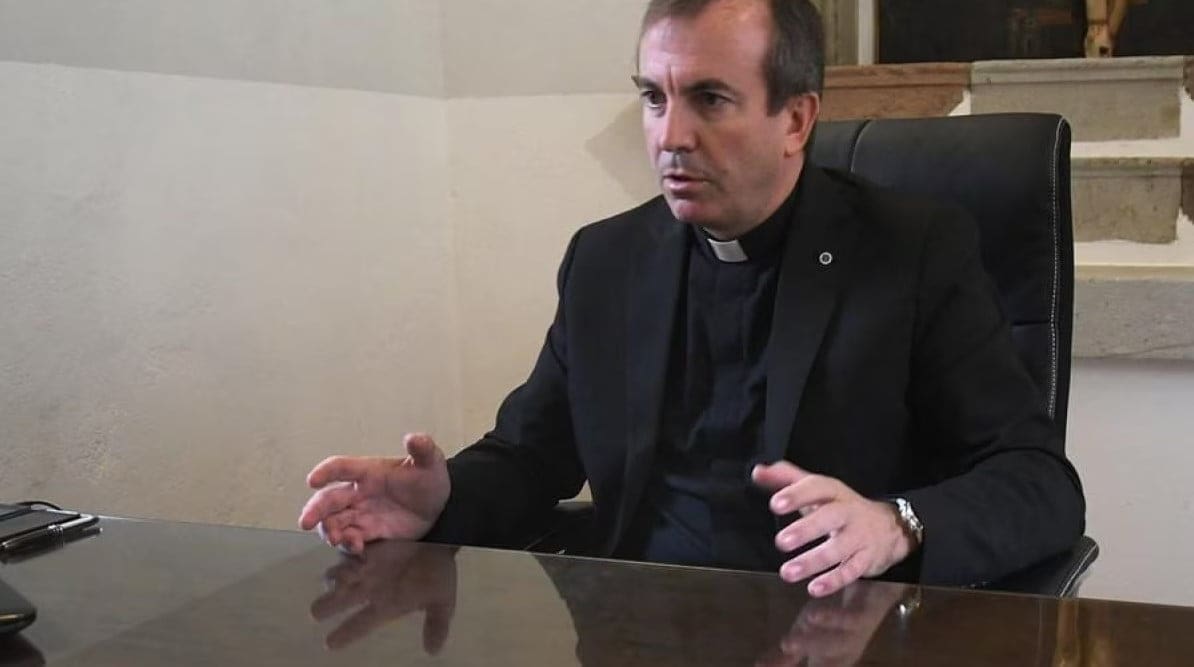 “Sono stato violentato in seminario”. Prete sardo confessa gli abusi subiti nella chat dei fedeli