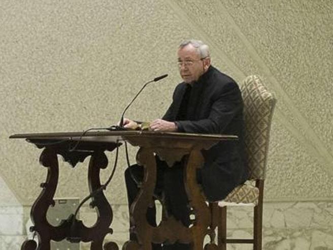 Caso Rupnik, sull’ex gesuita denunciato per abusi dalle suore è scontro con la Diocesi del Papa