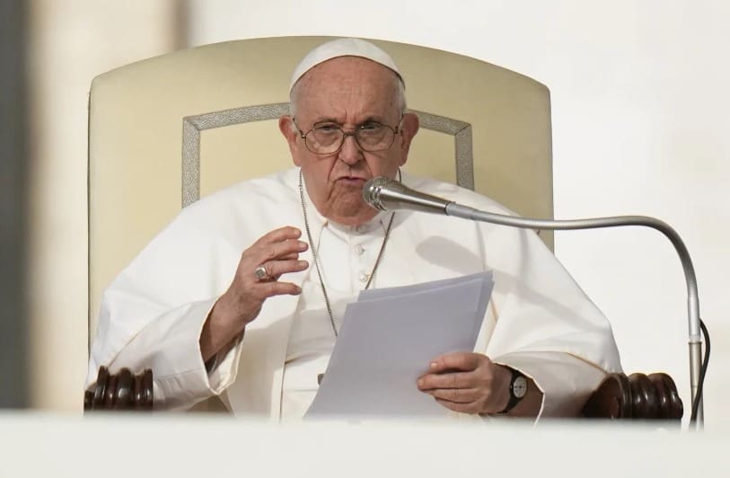 Il Papa ordina al Vaticano di riaprire il caso del sacerdote accusato di abusi sugli adulti ma autorizzato a continuare a ministrare