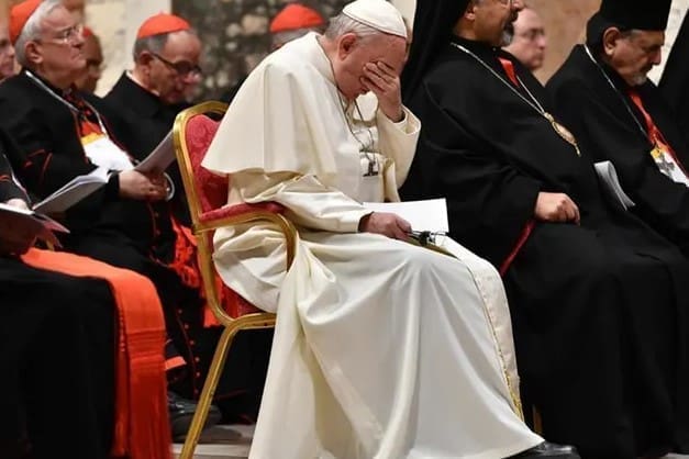 «Vittime isolate, preti protetti». Il report sugli abusi nella chiesa che imbarazza vescovi e Vaticano