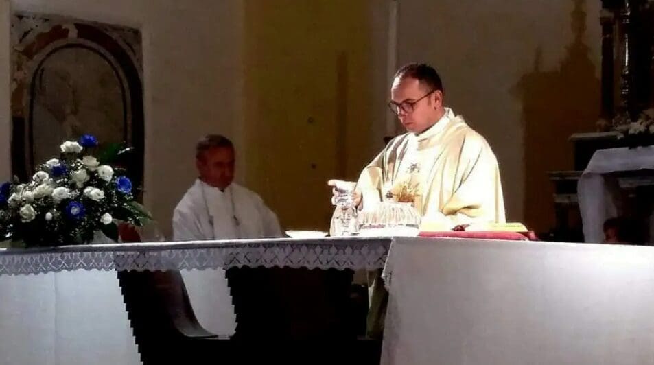 Abusi su minori, a processo salta il prete testimone di due storie parallele: dal sacerdote di Enna al catechista di Gela