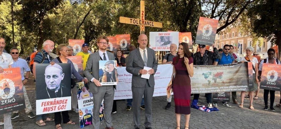 I sopravvissuti agli abusi del clero alzano la voce prima del Sinodo