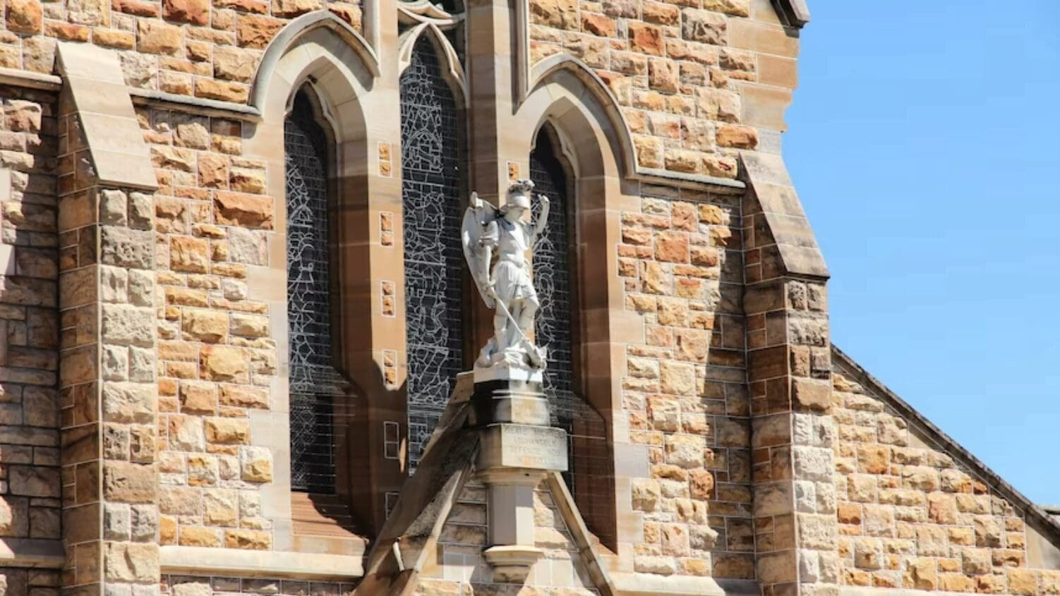 Vittima del prete pedofilo Vincent Kiss vendicata da un potenziale compenso record da parte della Chiesa cattolica
