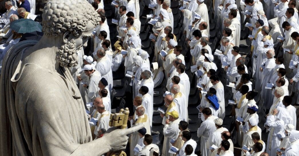 I chierichetti del Papa: 15 anni di abusi e silenzi