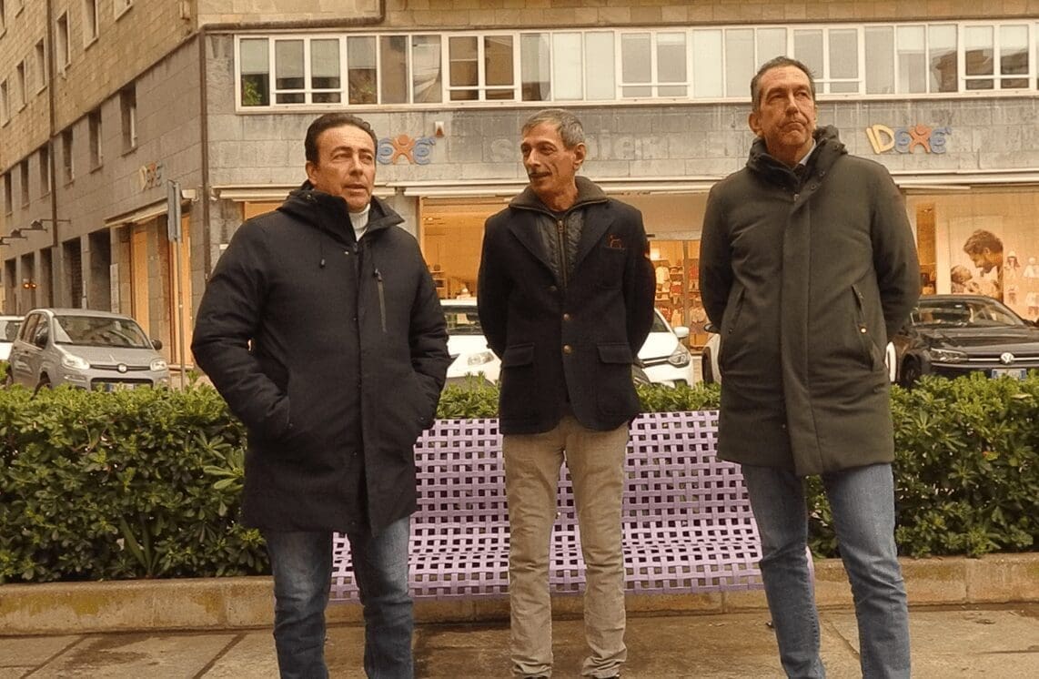 In Italia la prima panchina dell’ #OndaViola; contro l’abuso sessuale su minori e persone vulnerabili