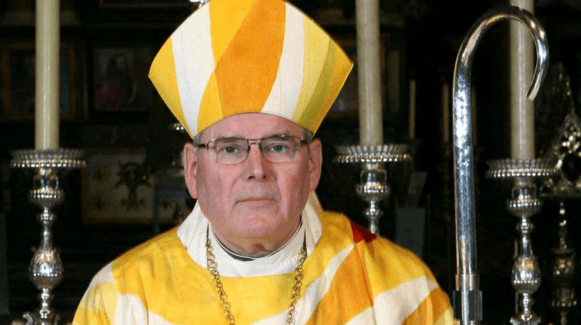 Vescovo abusa per anni del nipotino, Papa Francesco lo punisce: dimesso dallo stato clericale