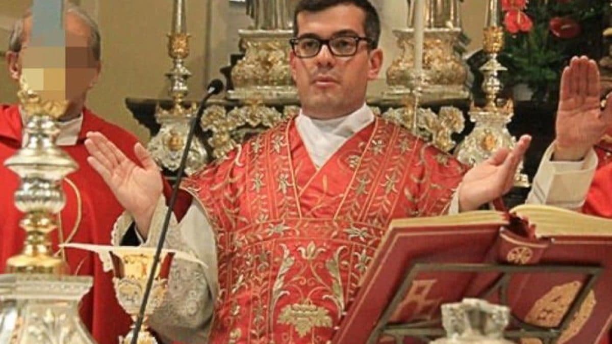 Don Tempesta condannato a 6 anni e 6 mesi per abusi su minori: con una scusa invitava i bimbi in casa sua