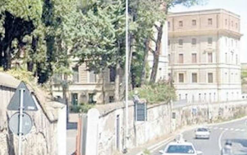 Giallo in Vaticano, studente trovato impiccato in bagno