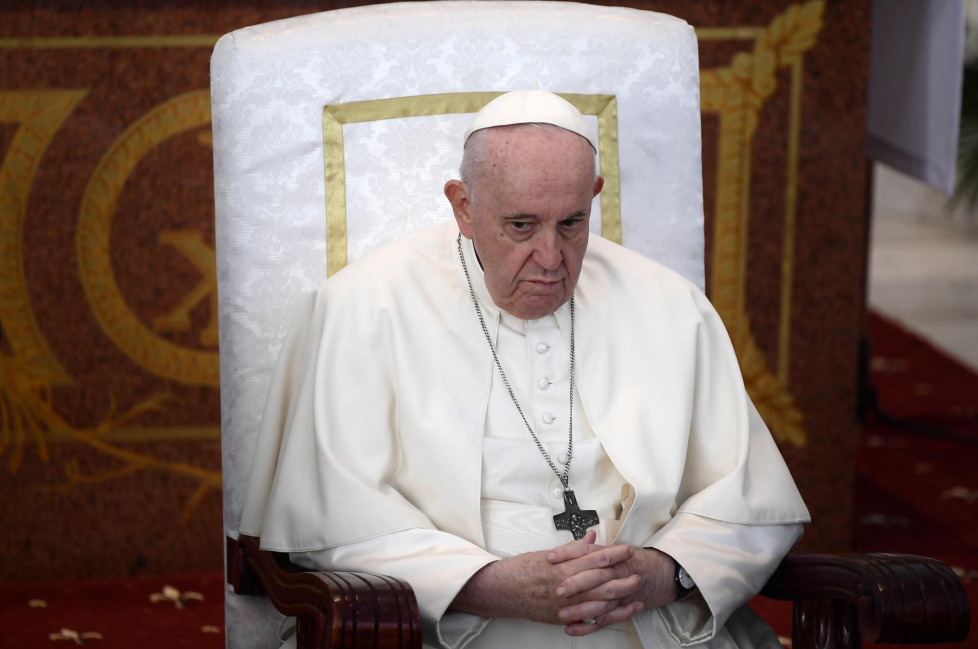 papa francesco prega afp