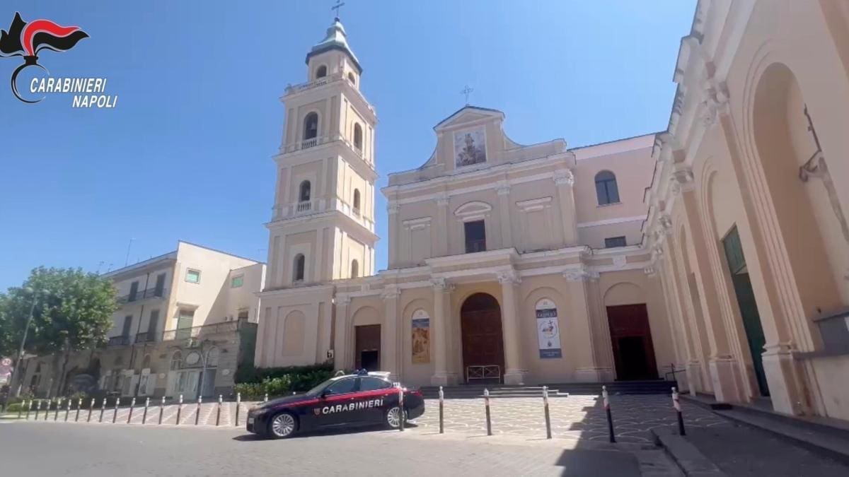Violenze sessuali e rapina, i ricatti dei frati arrestati ad Afragola