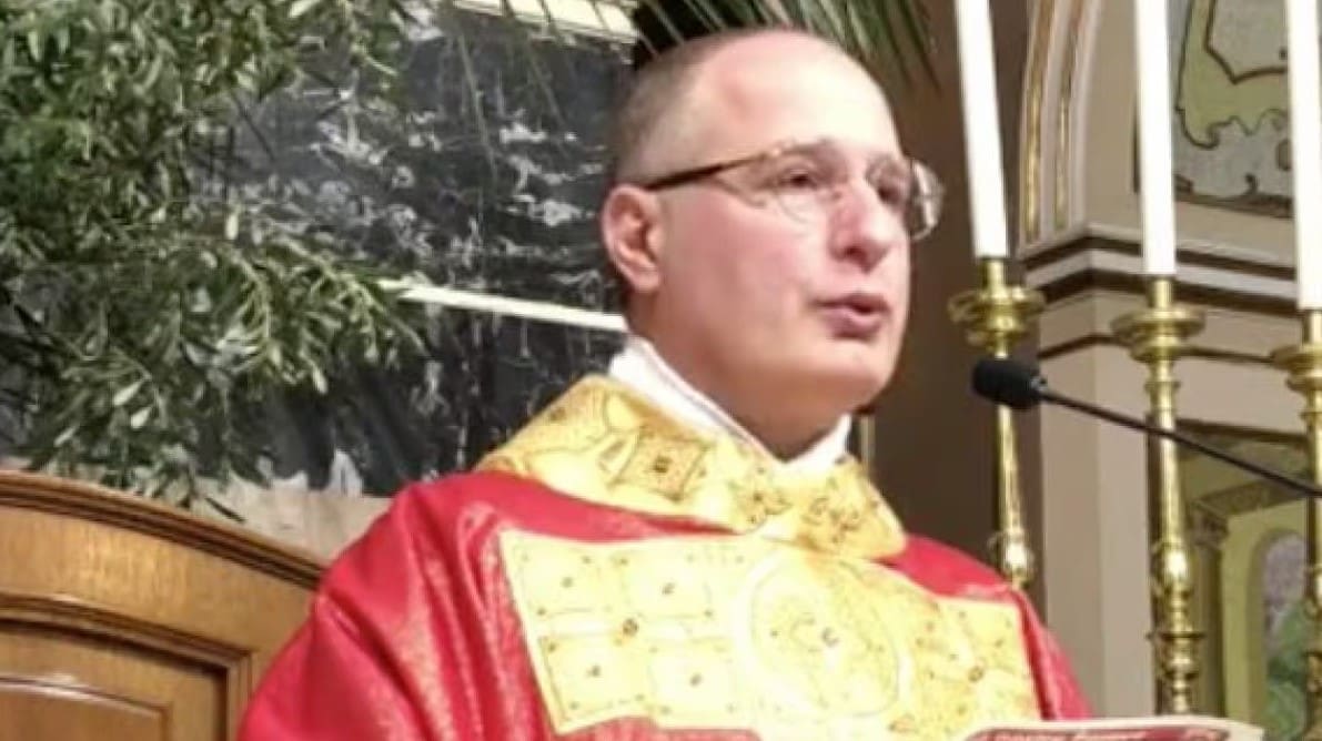 Abusi sessuali, arrestati due frati. Uno di loro ha commissionato una rapina per nascondere le prove