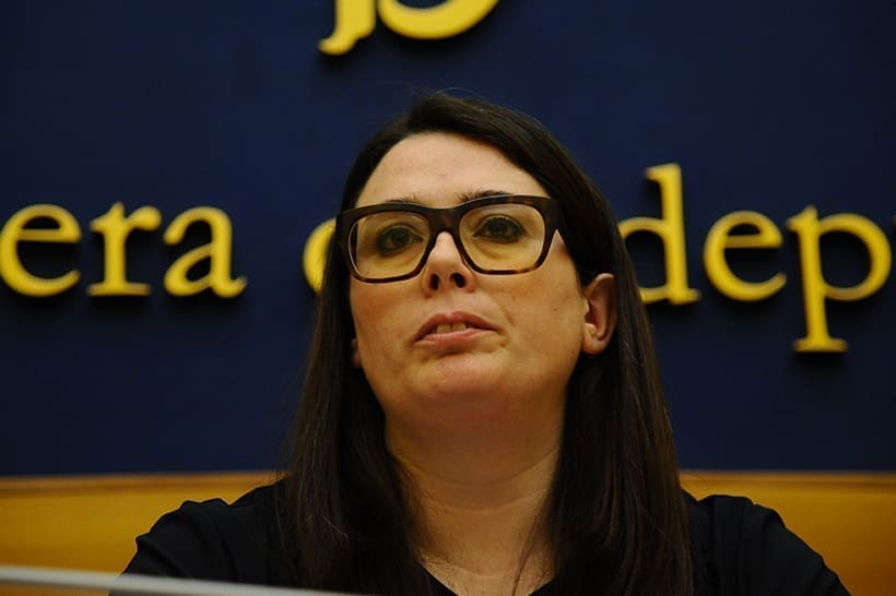 Violenza su minori in ambito settario e religioso, Stefania Ascari deposita una interrogazione parlamentare