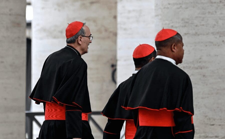 Rebus conclave, tra eredità e promesse da mantenere