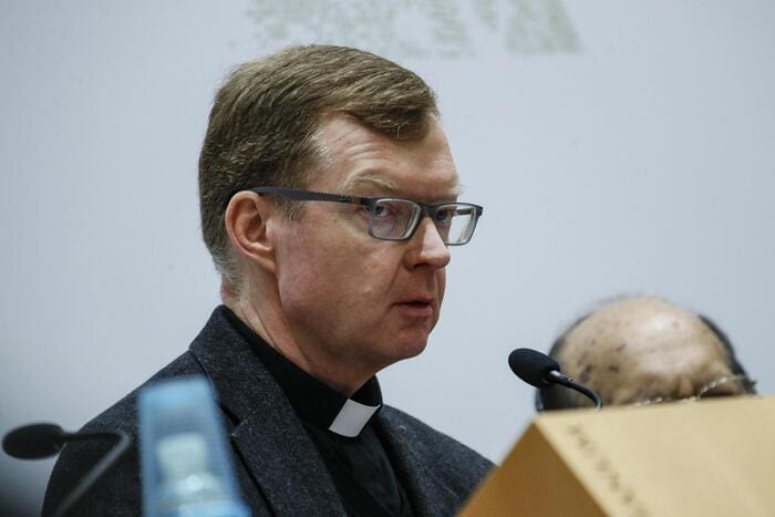Abusi: padre Zollner, ‘no alle indagini-elemosina’