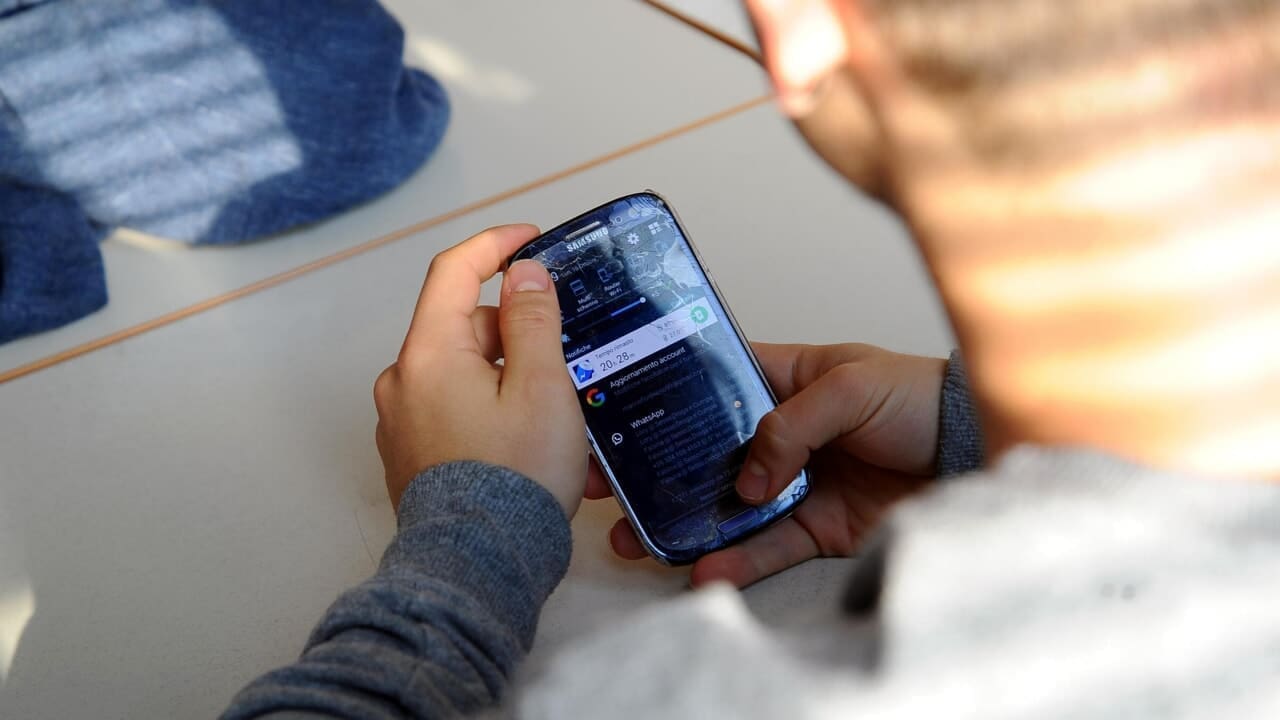 Chat control: la proposta europea per spiare i messaggi e stanare i pedofili