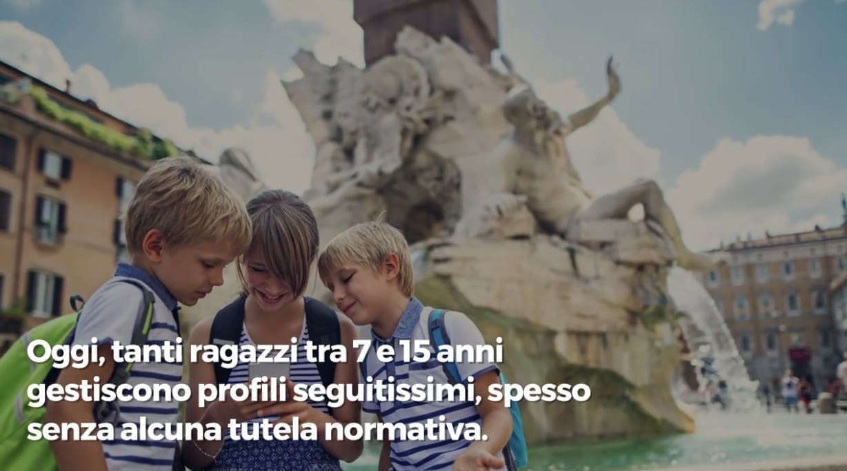 Minori sui social, arriva la legge che vieta gli account sotto i 15 anni: «Necessario regolare il fenomeno dei baby influencer e proteggere i giovani» VIDEO