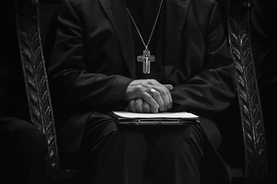 Pedofilia nella Chiesa. La CEI ha mille strumenti ma i casi non si placano