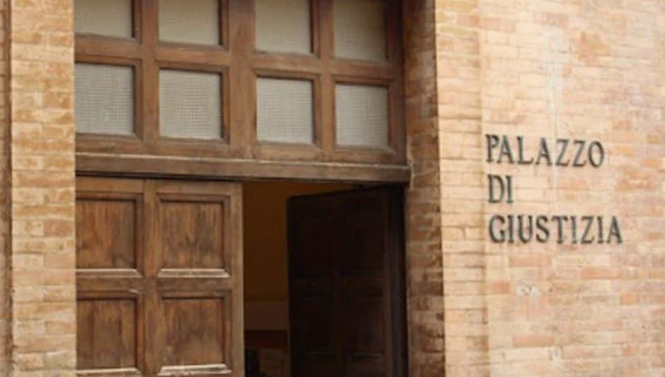 Sant’Angelo in Vado, sacerdote accusato di molestie sessuali su una 14enne