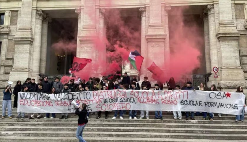 Nove giovani su dieci chiedono l’educazione sessuale a scuola