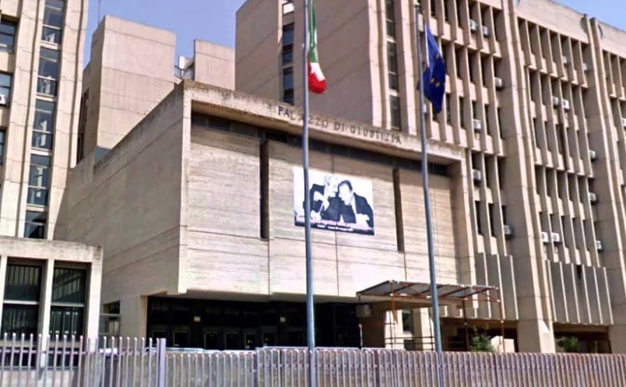 «Molestato in seminario»  Ex docente di religione  chiede i danni alla curia