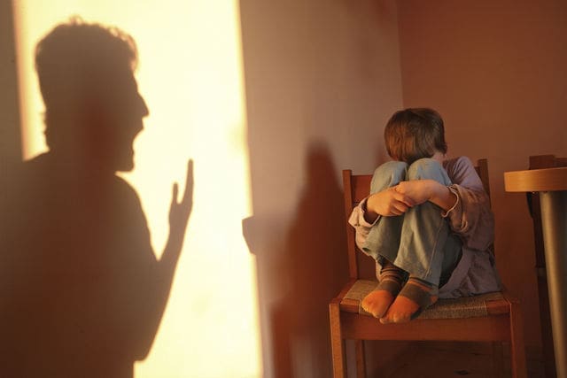 Bambini maltrattati all’asilo: nei guai cinque tra maestre e suore