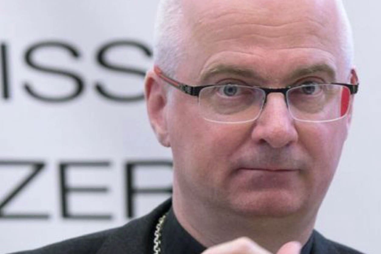 Un controverso sacerdote del Canton Vaud sarà processato per abusi su minori.