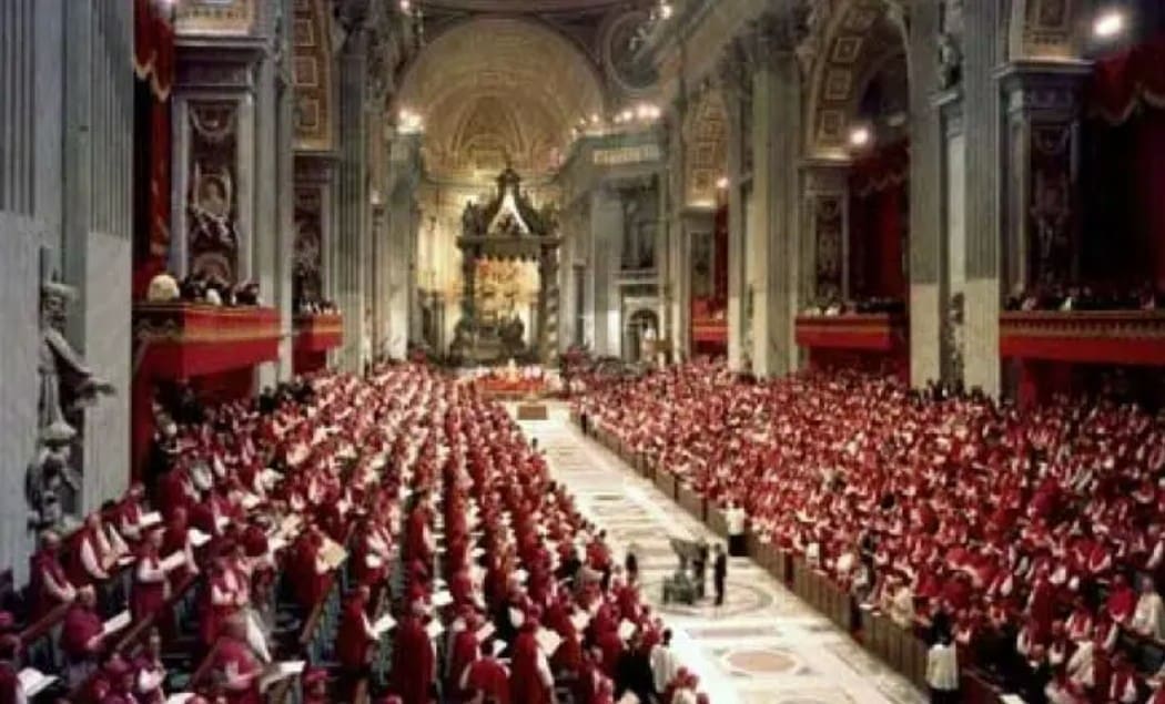 Sottoposto alla autorità canonica Vaticana