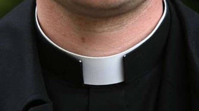 Napoli, falso dossier sui festini gay in parrocchia per screditare 2 preti: carabiniere condannato