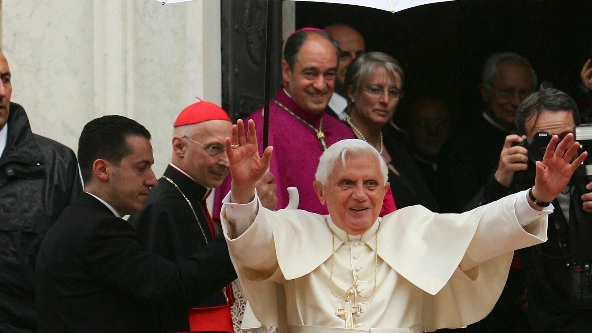 5. CON BENEDETTO XVI LE COSE NON CAMBIARONO MOLTO: DUE CASI IN COLOMBIA E ITALIA
