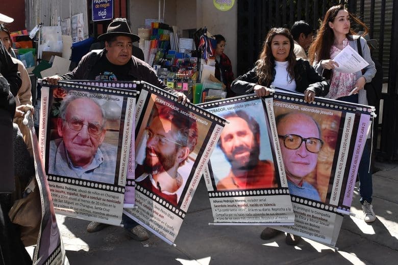 Il Parlamento catalano indagherà sul caso di insabbiamento e trasferimento di gesuiti pedofili in Bolivia