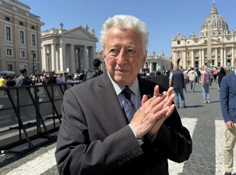 Antonio Pelayo, prete-giornalista a processo per abusi su un collega durante il Conclave
