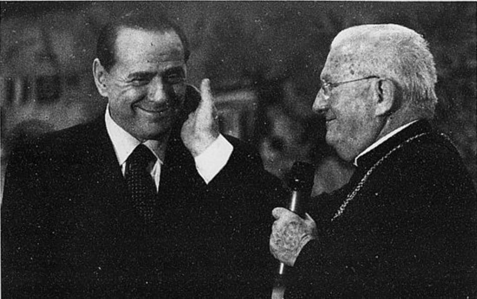 Agli 80 anni di don Gelmini Berlusconi si presenta con un assegno da 5 milioni
