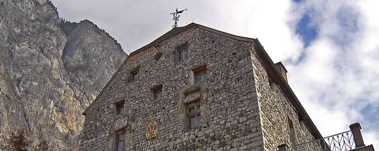 Abusi su delle bambine in convitto, il Tirolo revoca l’onorificenza a una suora