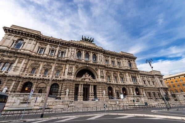 PEDOFILIA, DEFINITIVI I 12 ANNI DI RECLUSIONE PER L’EX PROF DI RELIGIONE