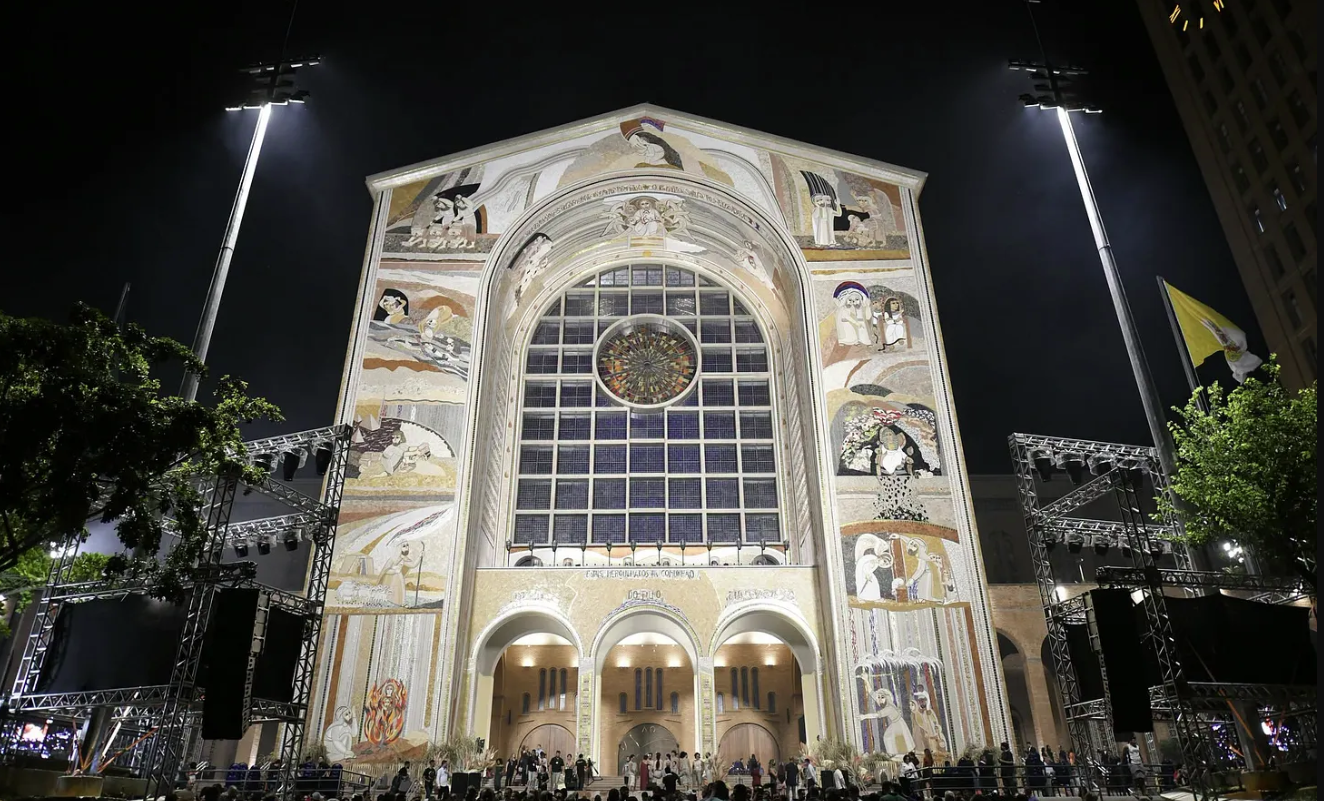 Aparecida in festa per i mosaici che a Lourdes coprono