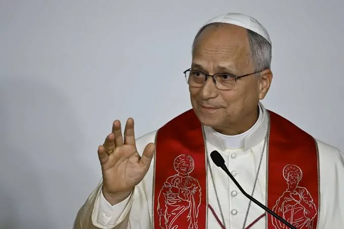 Sedici anni per certificare gli abusi di un prete argentino. Leone XIV salva l’opera religiosa e cancella il fondatore